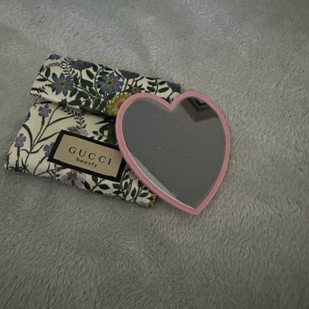 New Beauty heart mirror - Picture 2 of 3